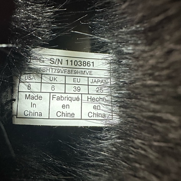 Ugg Amary Fluffy Slippers - Picture 8 of 8